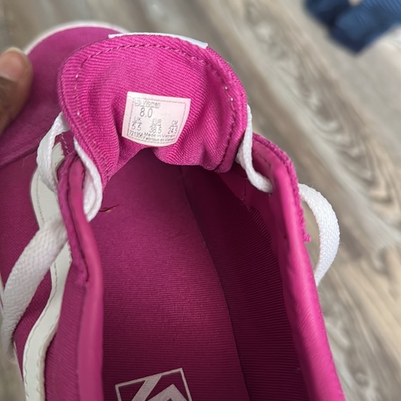 Vans - Picture 7 of 7